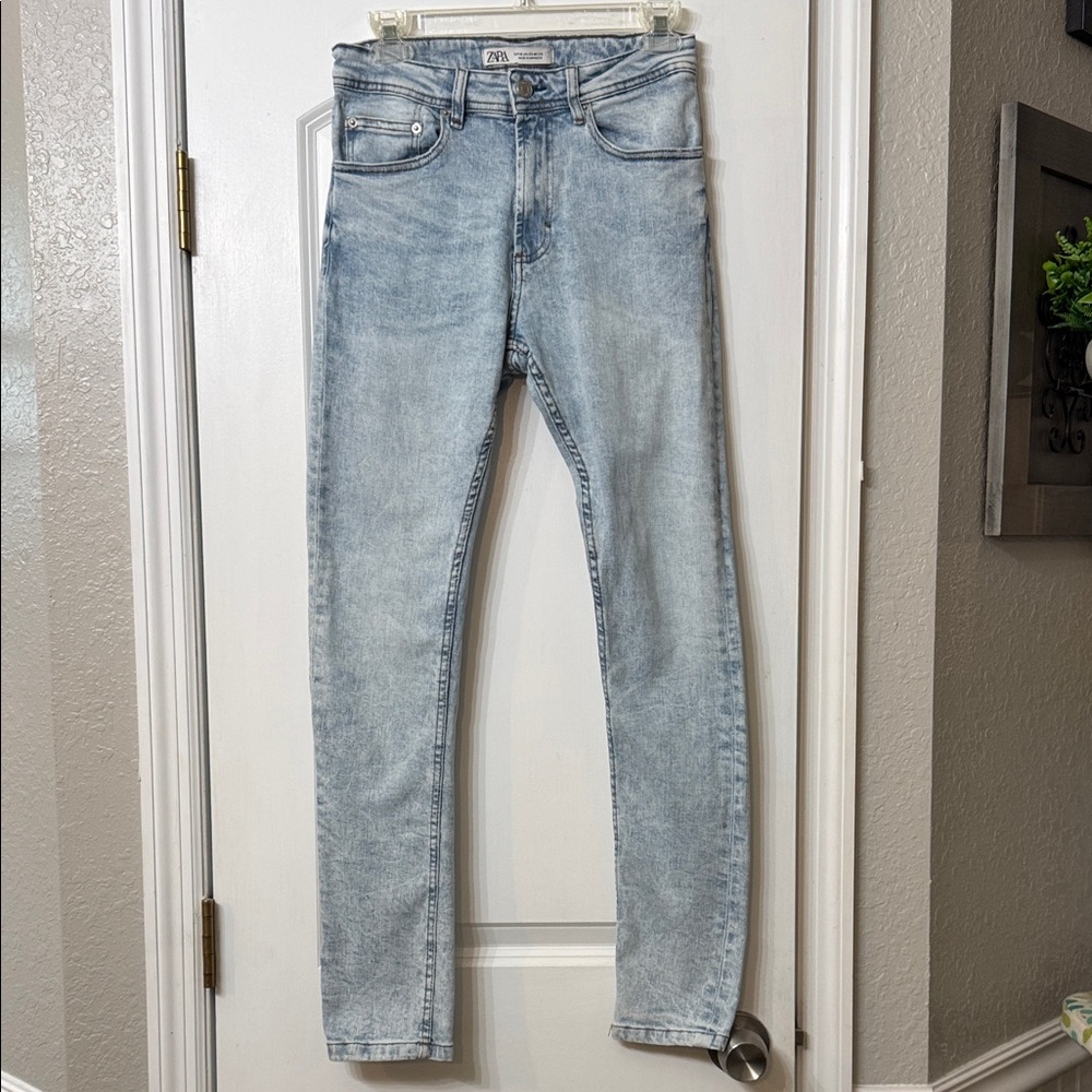 Zara Men's Skinny Cropped Fit Jeans in Light Blue